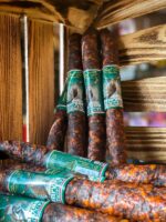 Szarvas Kolbasz od Kalapos Manufaktura – kiełbasa z jelenia - Image 2