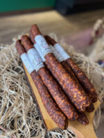 Kondas kolbasz Kalapos Manufaktura – sucha, mocno przyprawiona kiełbasa węgierska